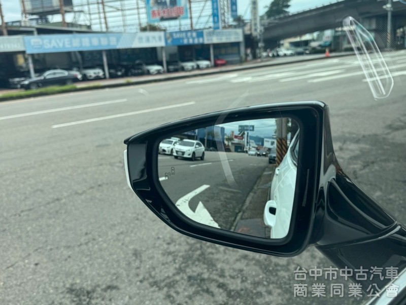 2019 UX200