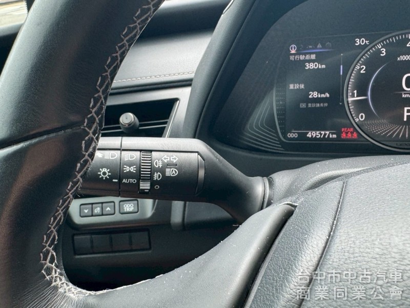 2019 UX200
