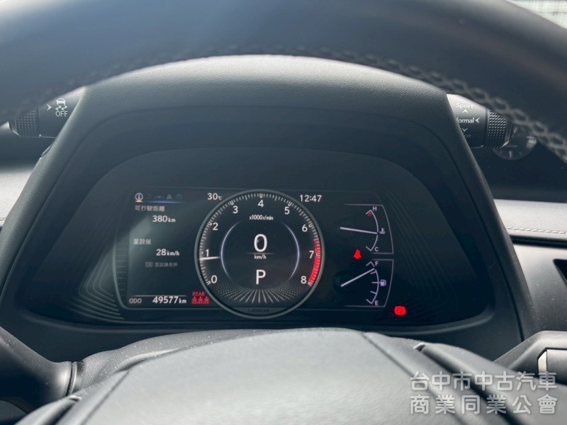 2019 UX200