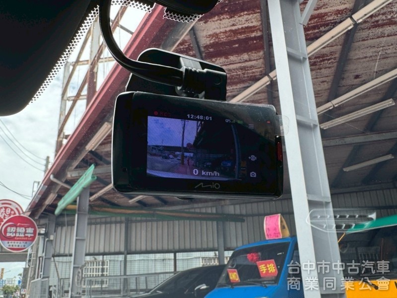 2019 UX200