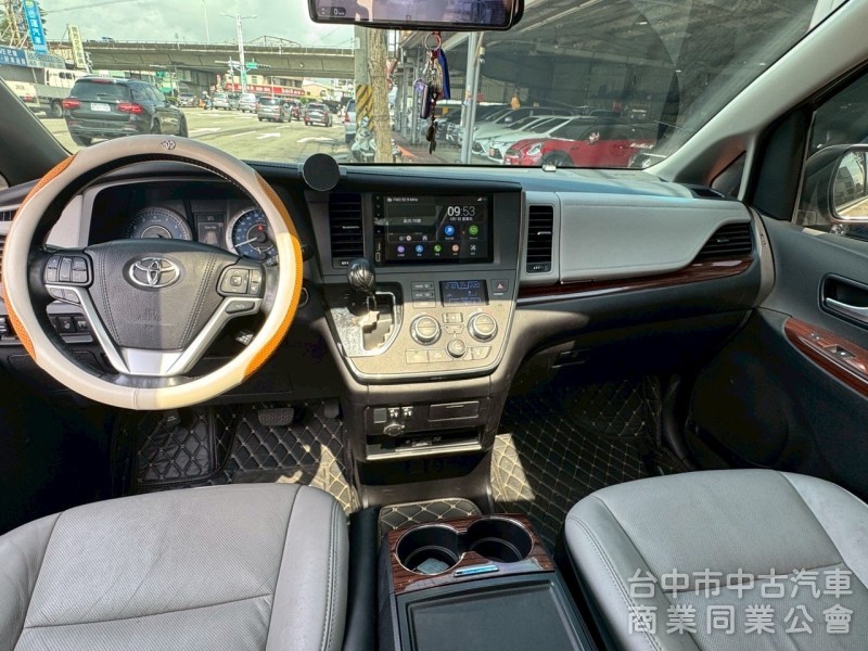 2017 Sienna 3.5 頂級 跑12萬多公里