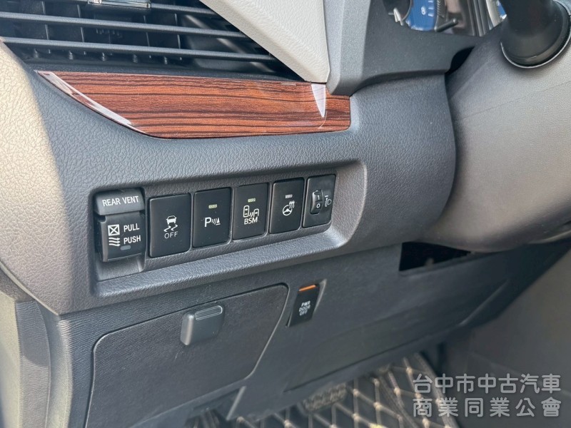 2017 Sienna 3.5 頂級 跑12萬多公里