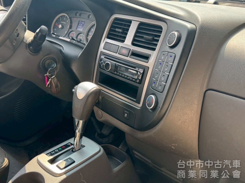 2019 小霸王 自排 大單廂 跑八萬多公里