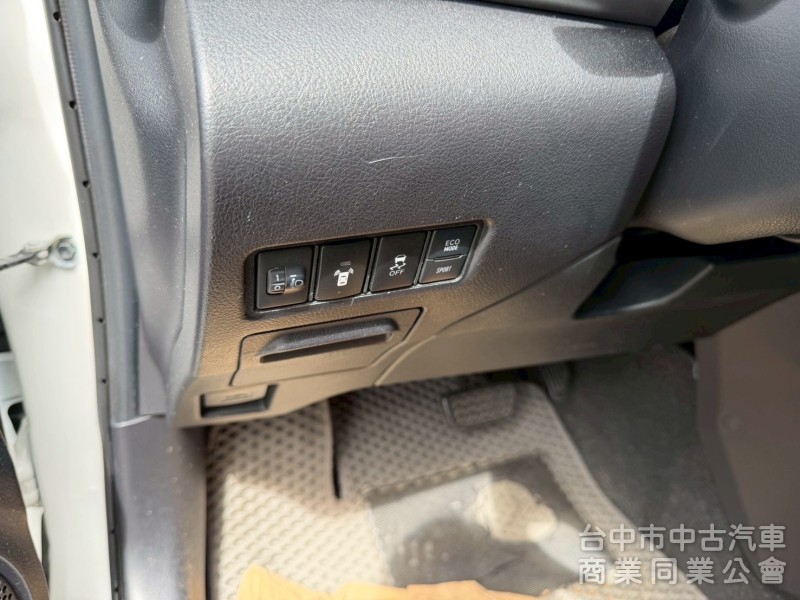 2018 Yaris 豪華 跑九萬多公里