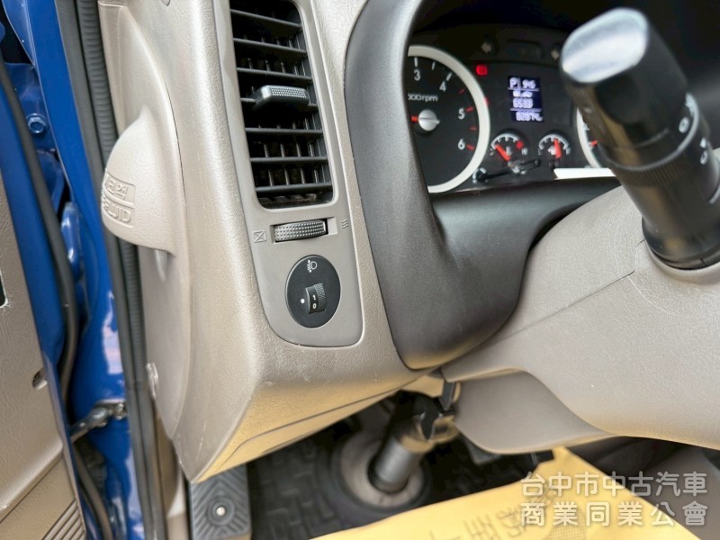 2019 小霸王 自排 跑八萬多 大單廂