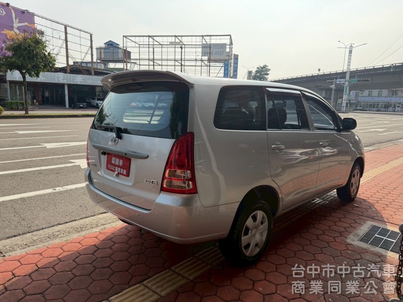 2011 Innova 2.0跑八萬 後座出風口