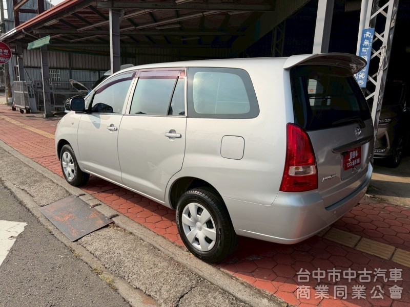 2011 Innova 2.0跑八萬 後座出風口