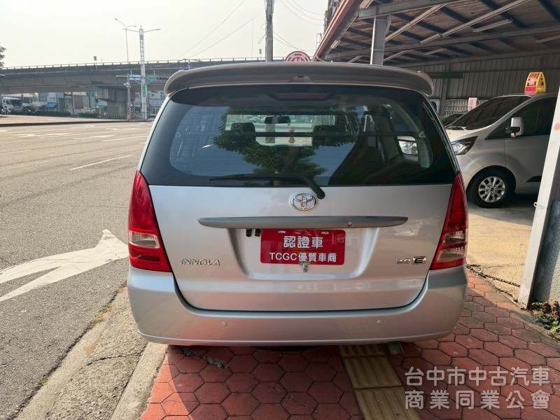 2011 Innova 2.0跑八萬 後座出風口