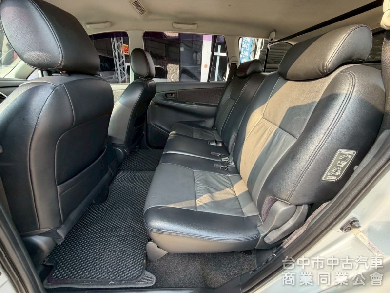 2011 Innova 2.0跑八萬 後座出風口