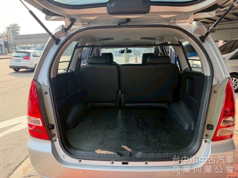 2011 Innova 2.0跑八萬 後座出風口