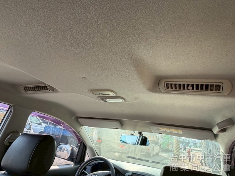 2011 Innova 2.0跑八萬 後座出風口