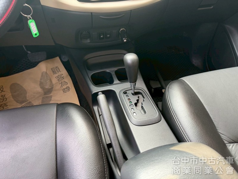 2011 Innova 2.0跑八萬 後座出風口