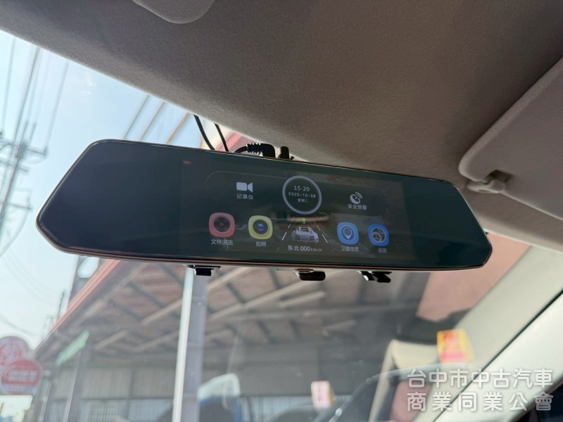 2011 Innova 2.0跑八萬 後座出風口