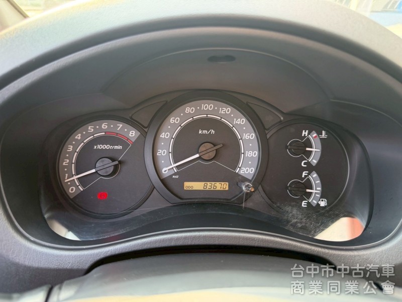 2011 Innova 2.0跑八萬 後座出風口