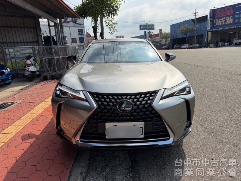 2020 UX200 菁英 plus 跑六萬多公里