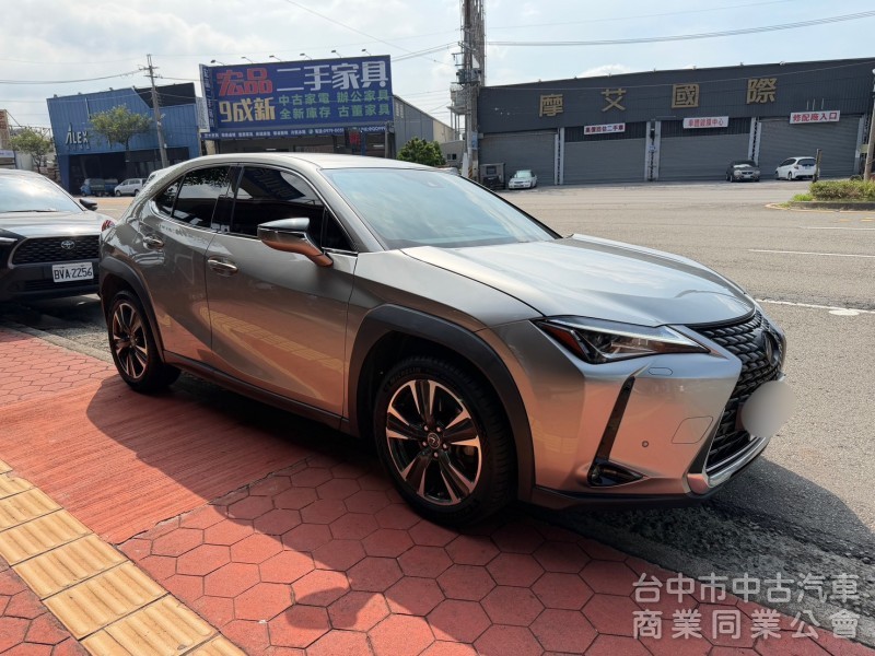 2020 UX200 菁英 plus 跑六萬多公里