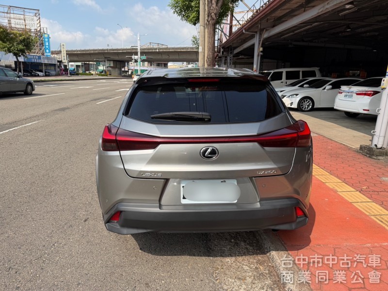 2020 UX200 菁英 plus 跑六萬多公里