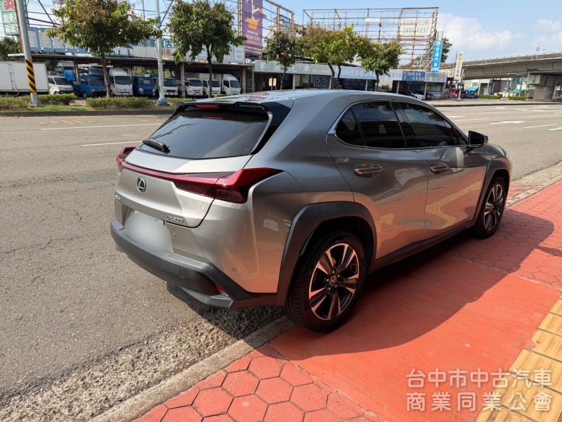 2020 UX200 菁英 plus 跑六萬多公里