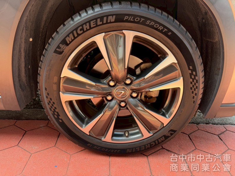 2020 UX200 菁英 plus 跑六萬多公里