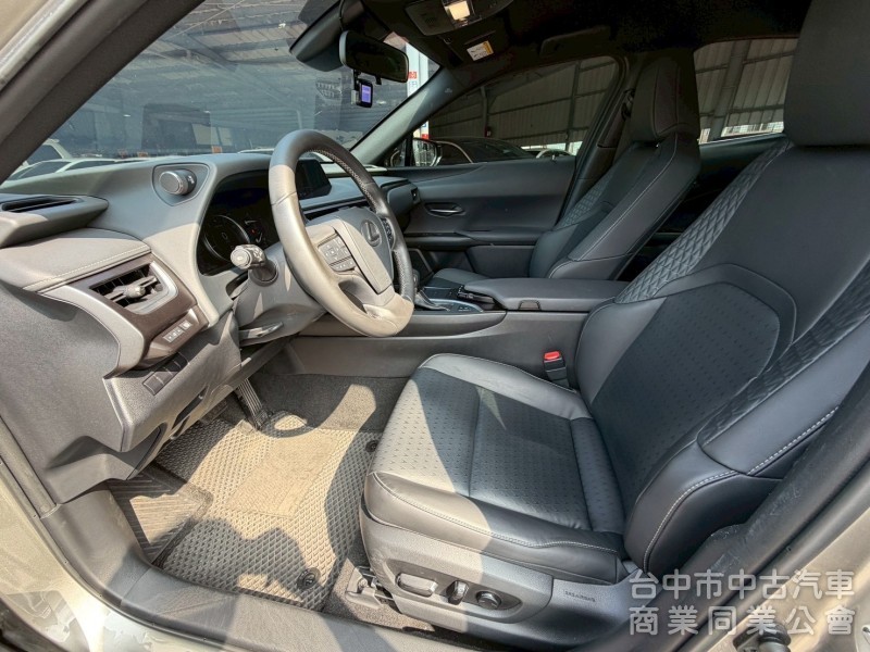 2020 UX200 菁英 plus 跑六萬多公里