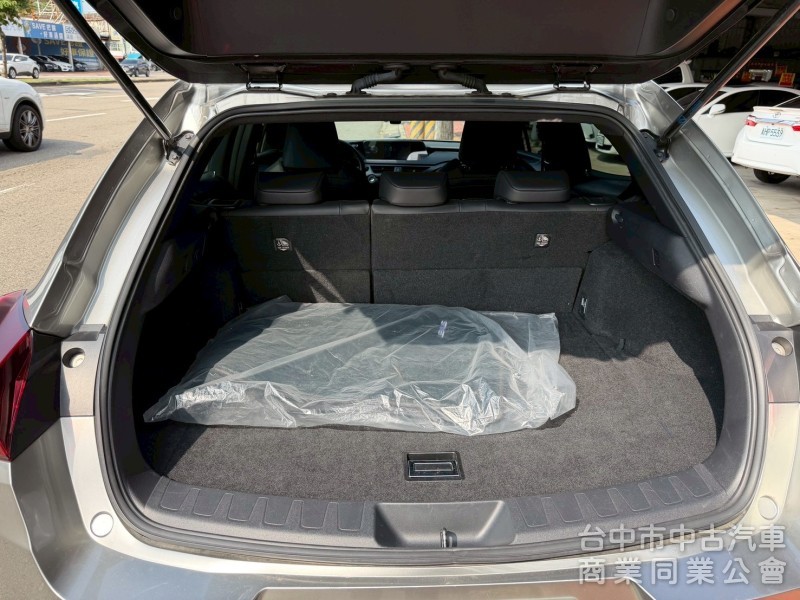 2020 UX200 菁英 plus 跑六萬多公里