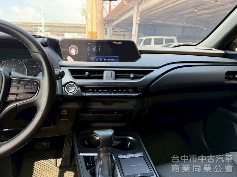 2020 UX200 菁英 plus 跑六萬多公里