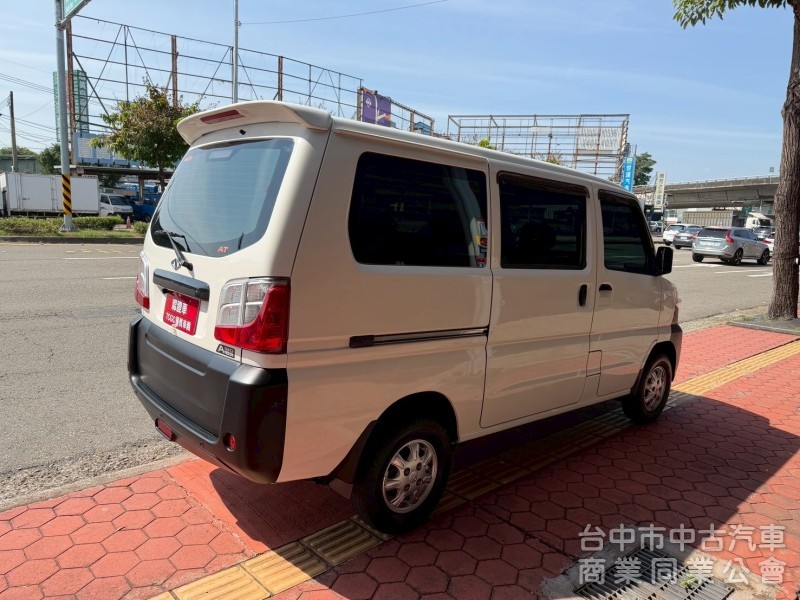 2022 A180 自排廂型車