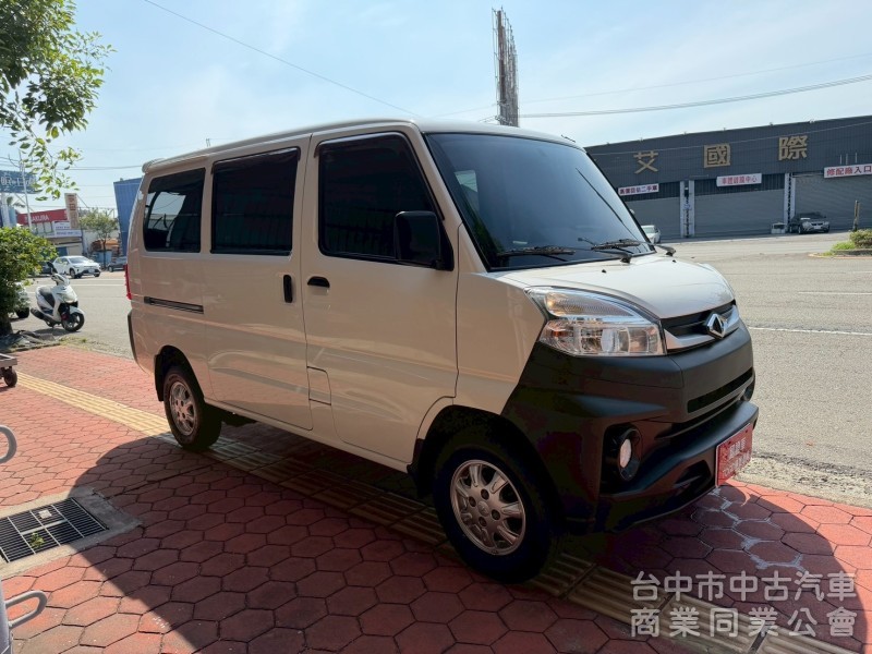 2022 A180 自排廂型車