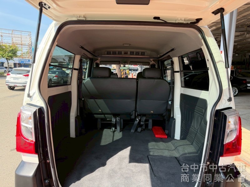 2022 A180 自排廂型車