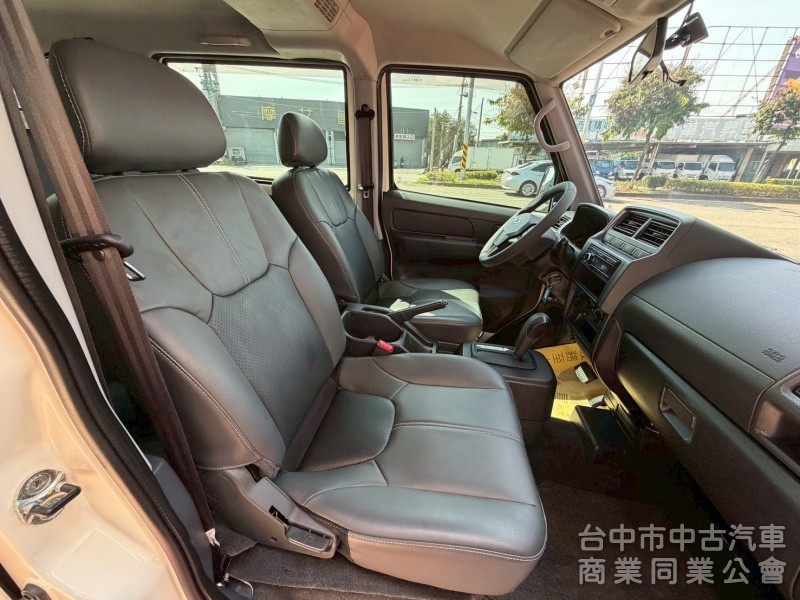 2022 A180 自排廂型車