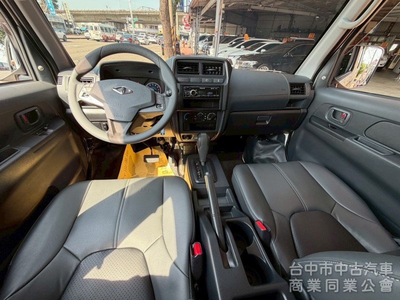 2022 A180 自排廂型車