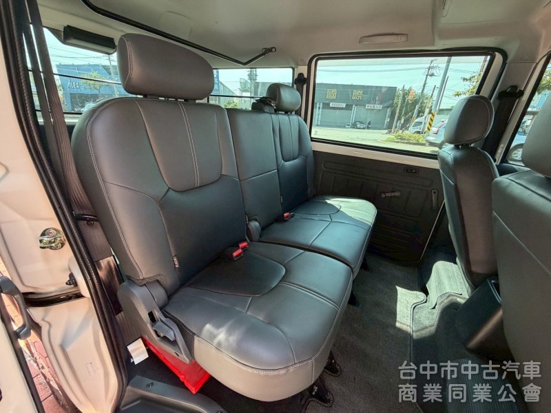 2022 A180 自排廂型車