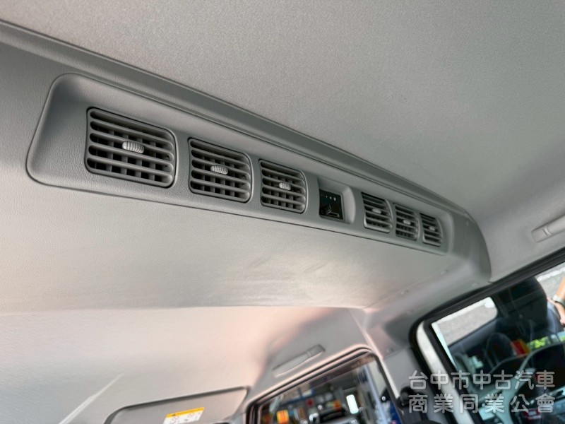 2022 A180 自排廂型車