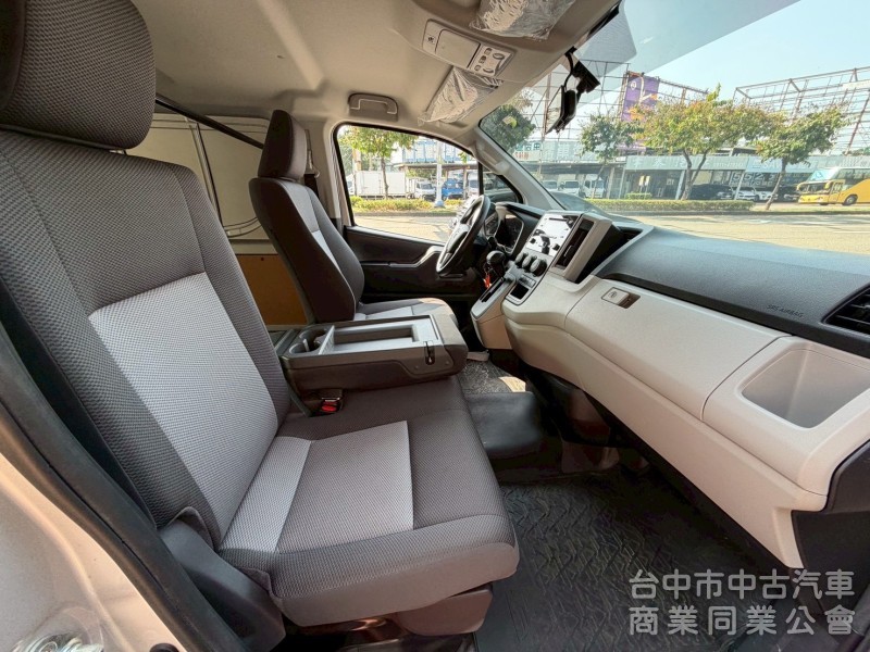 2022 HIACE 廂型車跑一萬多