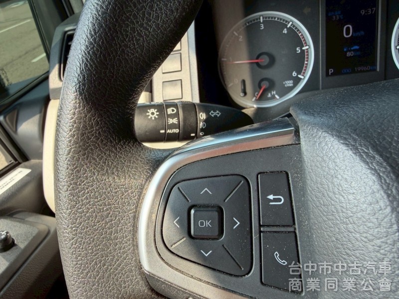 2022 HIACE 廂型車跑一萬多