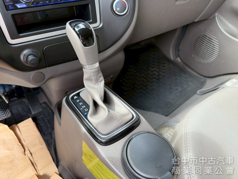 2024雙廂小霸王自排六人