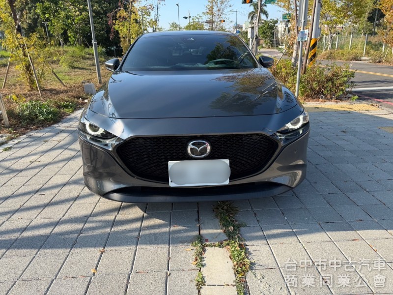 2022 Mazda3 跑三萬多