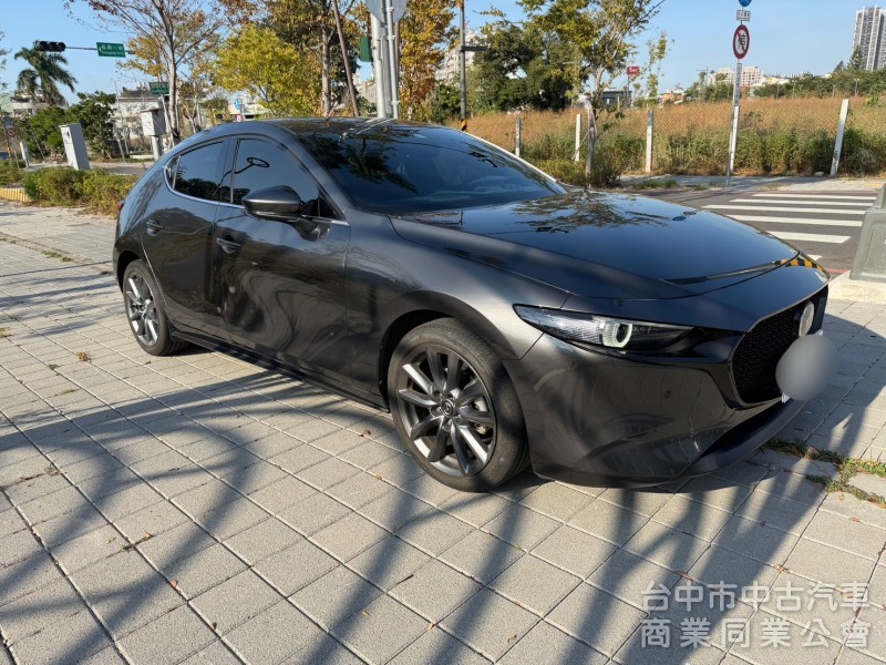 2022 Mazda3 跑三萬多