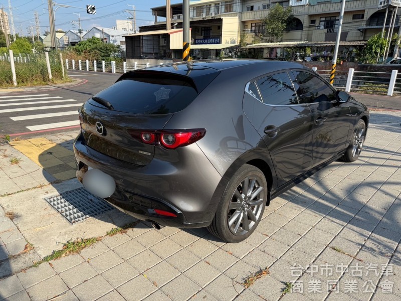 2022 Mazda3 跑三萬多