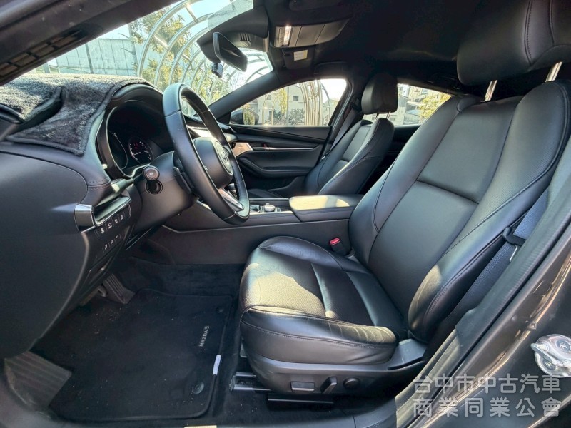2022 Mazda3 跑三萬多