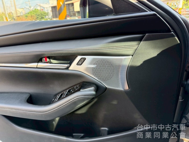 2022 Mazda3 跑三萬多