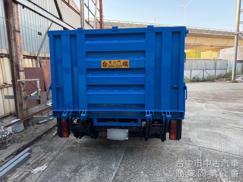 2012 堅達貨車 14.5呎 尾門