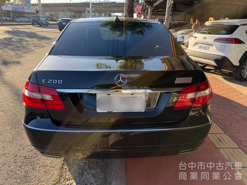 2012 E200總代理跑八萬多公里