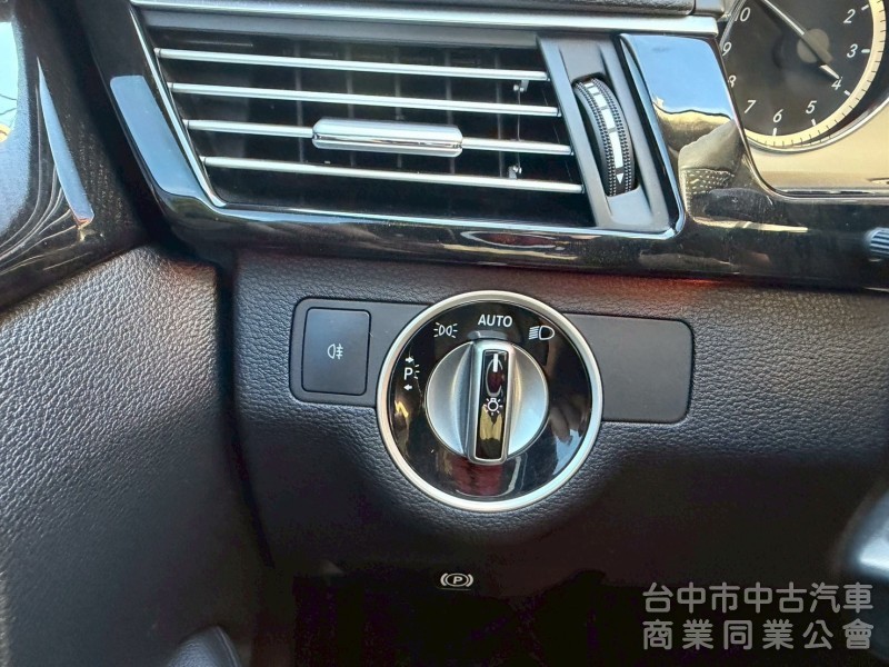 2012 E200總代理跑八萬多公里