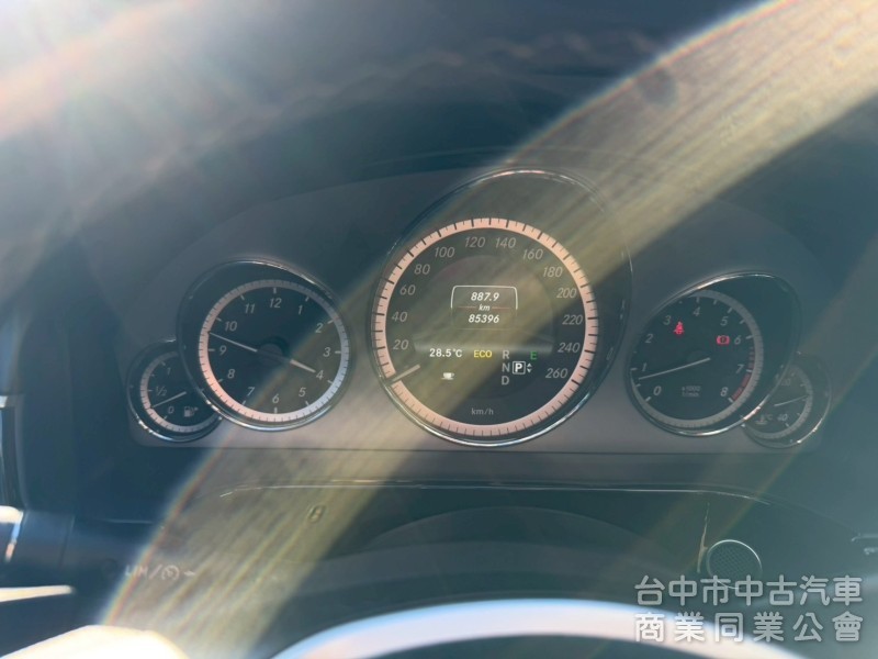 2012 E200總代理跑八萬多公里