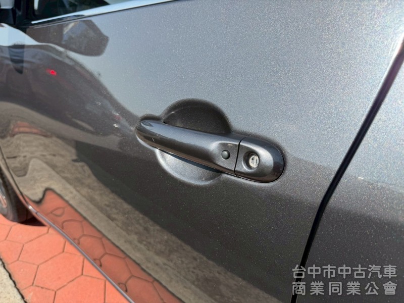 2017 iTiida 1.6旗艦 跑四萬多