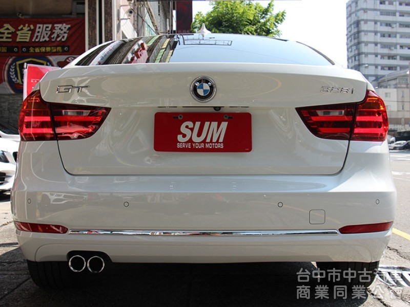 ✅全車原漆✅升級電尾門✅氣氛燈✅無線CARPLAY⭕正14年 328I GT總代理✅升降尾翼 全景天窗 可全貸 無漏油