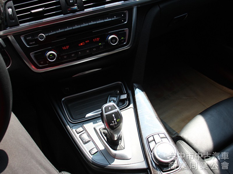 ✅全車原漆✅升級電尾門✅氣氛燈✅無線CARPLAY⭕正14年 328I GT總代理✅升降尾翼 全景天窗 可全貸 無漏油