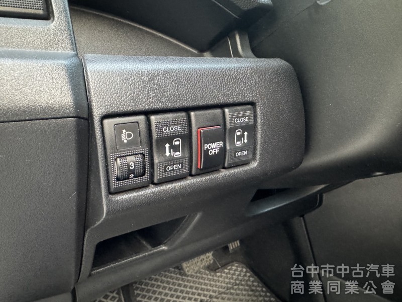保證低價✅七人座頂級版⭕雙電動滑門✅駕駛座電動椅✅電折後視鏡✅後座出風口✅年終回饋保證實價✅可認證✅底盤超安靜✅可全額貸