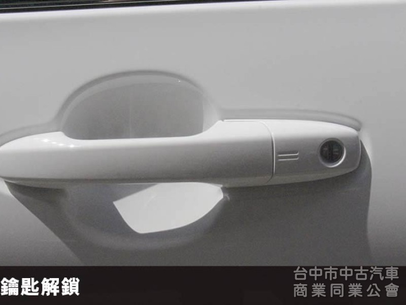 正25年出廠⭕市場熱門小休旅✅酷動版+倒車顯影✅免鑰匙✅ACC跟車✅CARPLAY連接✅全車原鈑原漆✅可全貸✅新車利率